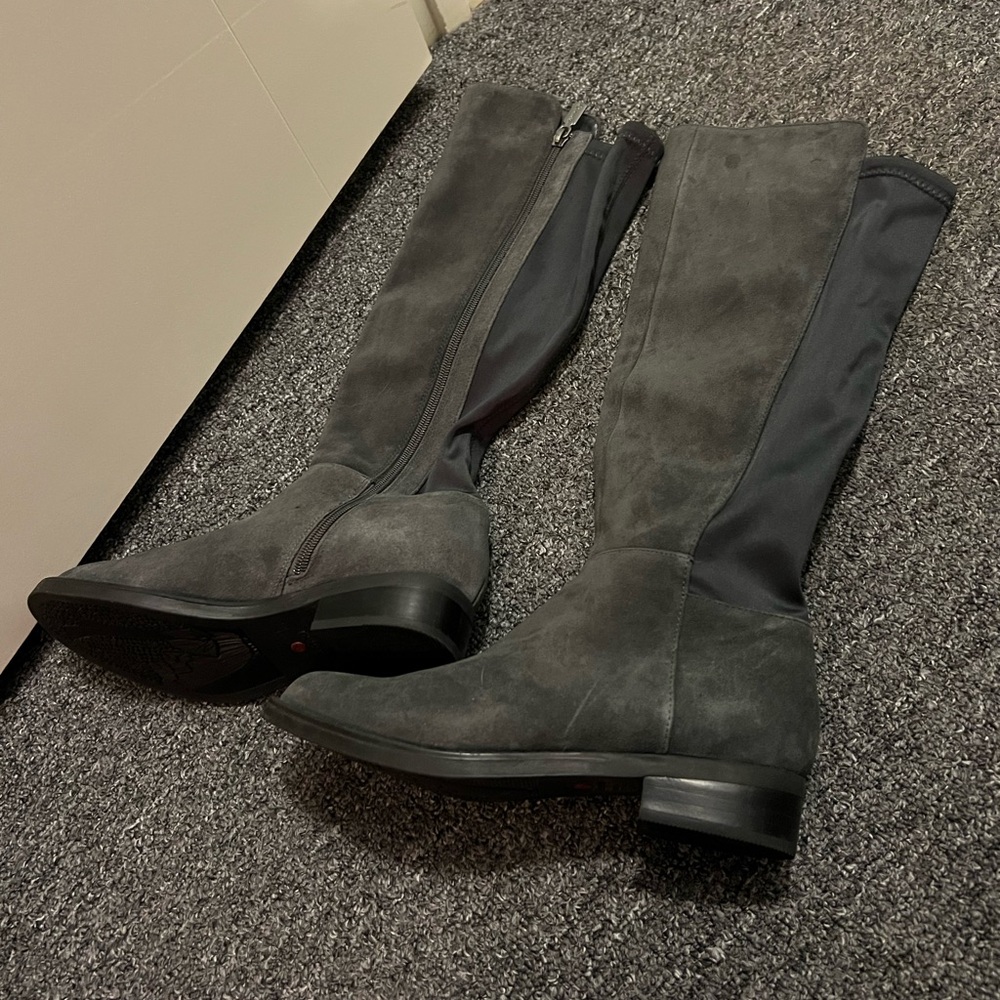 Blondo Charcoal Heeled waterproof Boots
Suede with stretch insert back calf